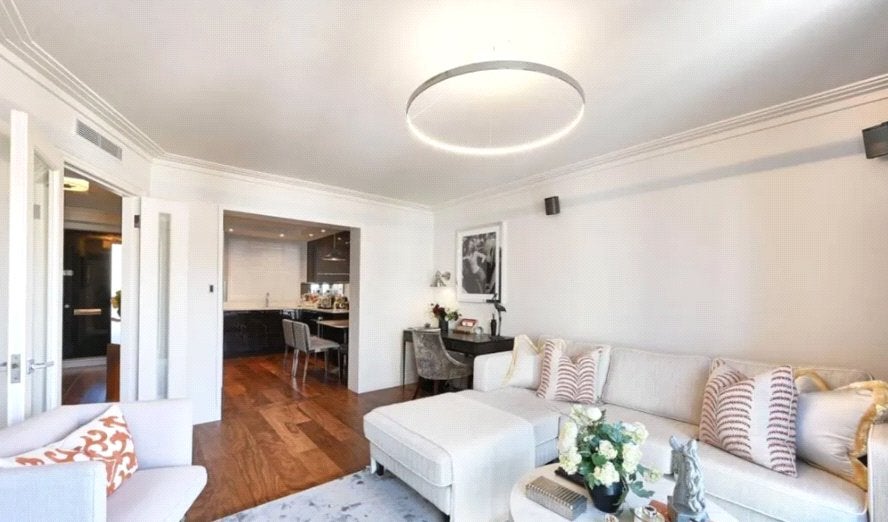 Flat Fulham Road in Greater London