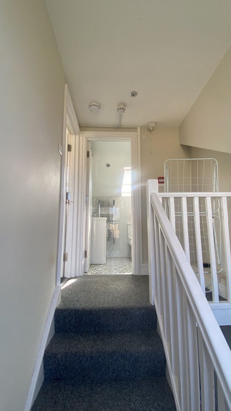 Room Prah Road in Greater London