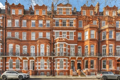Flat Egerton Gardens in Greater London