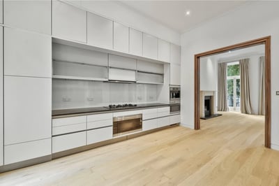 Flat Egerton Gardens in Greater London
