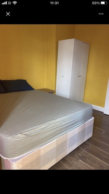 Room Newlands Road in Greater London