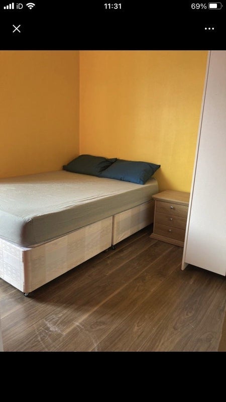 Room Newlands Road in Greater London