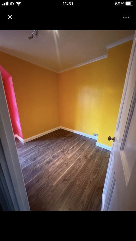 Room Newlands Road in Greater London