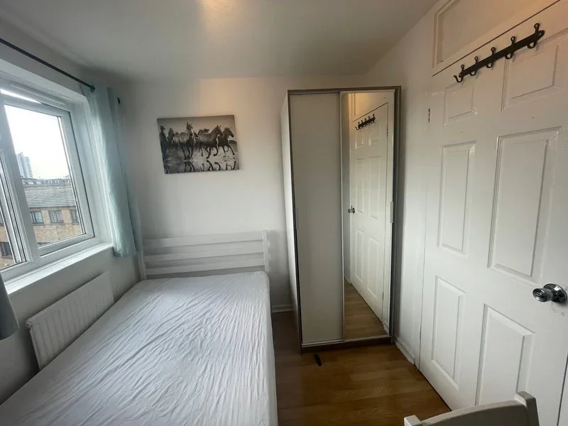 Room Kingsdown Road in Greater London