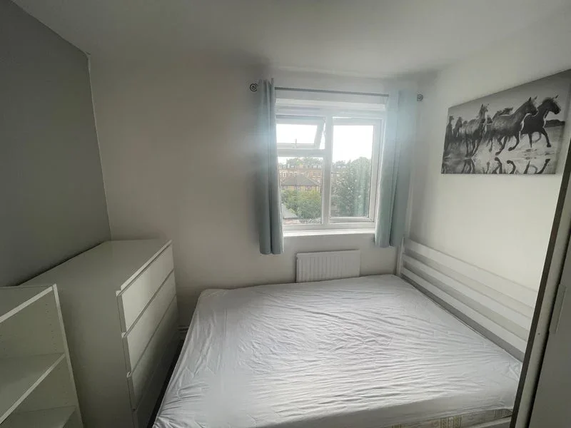 Room Kingsdown Road in Greater London