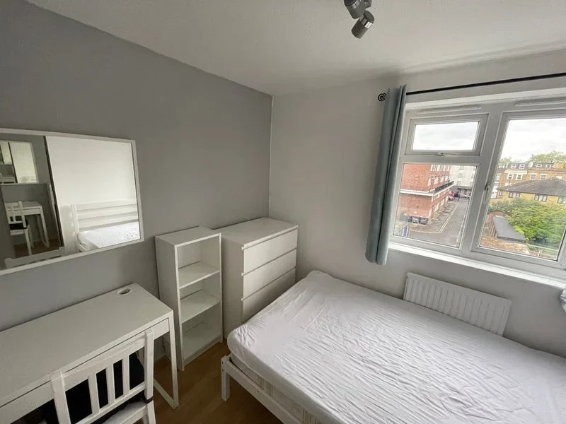 Room Kingsdown Road in Greater London