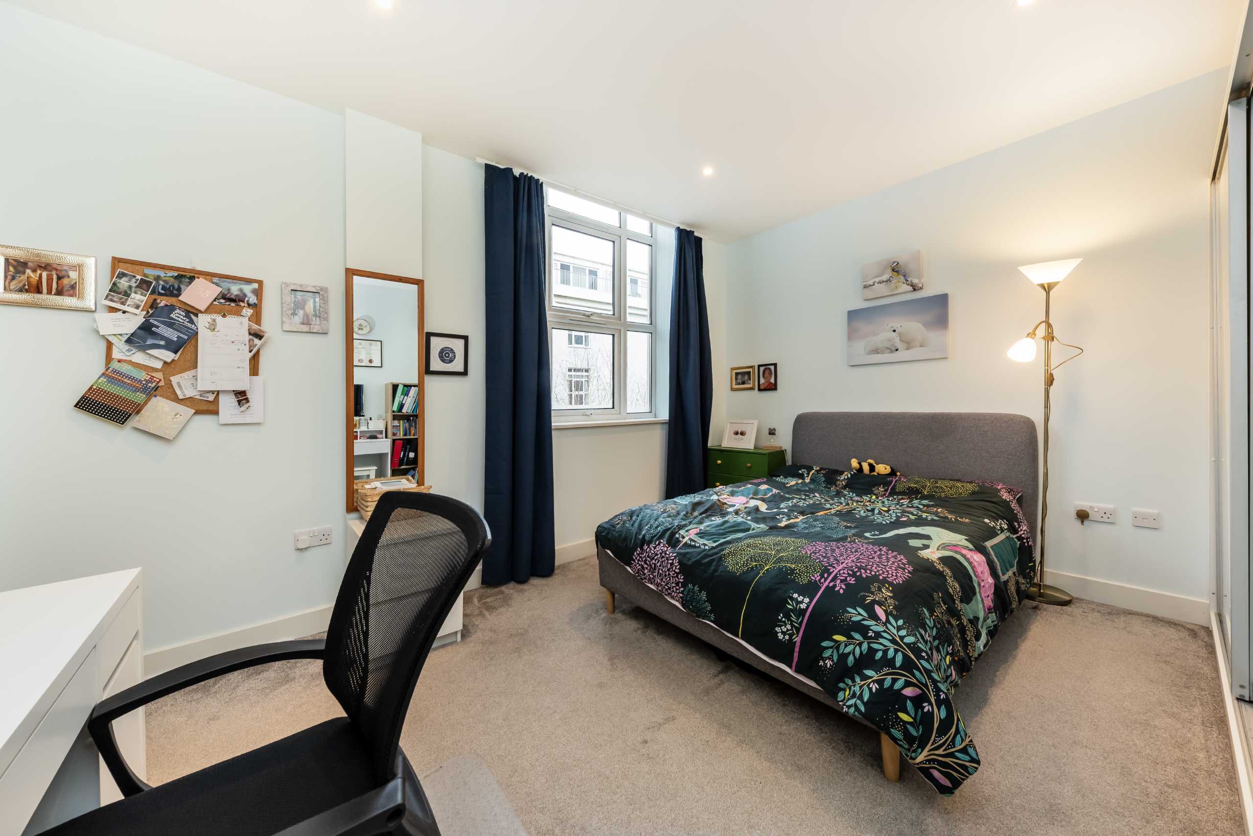 Flat Bromyard Avenue in Greater London