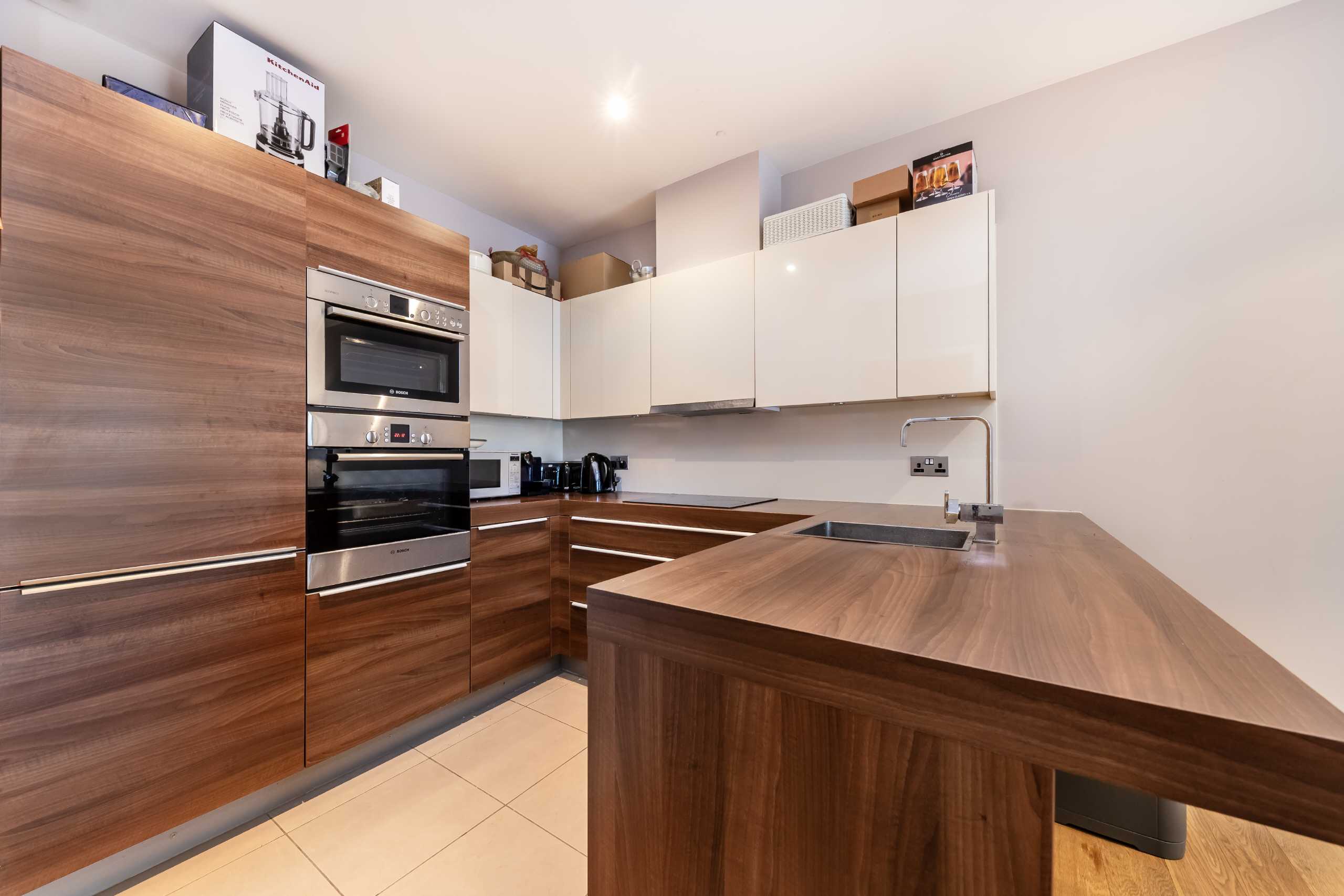 Flat Bromyard Avenue in Greater London