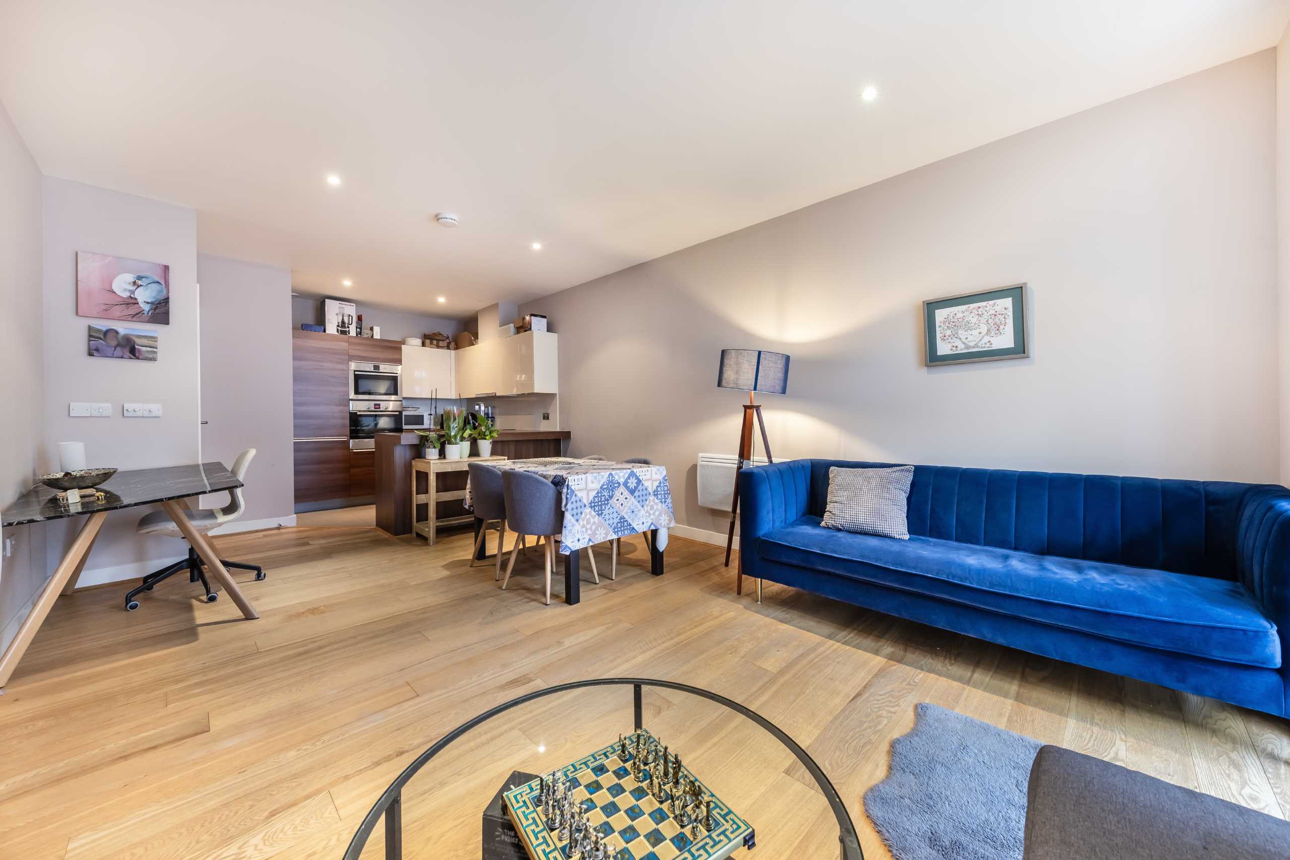 Flat Bromyard Avenue in Greater London