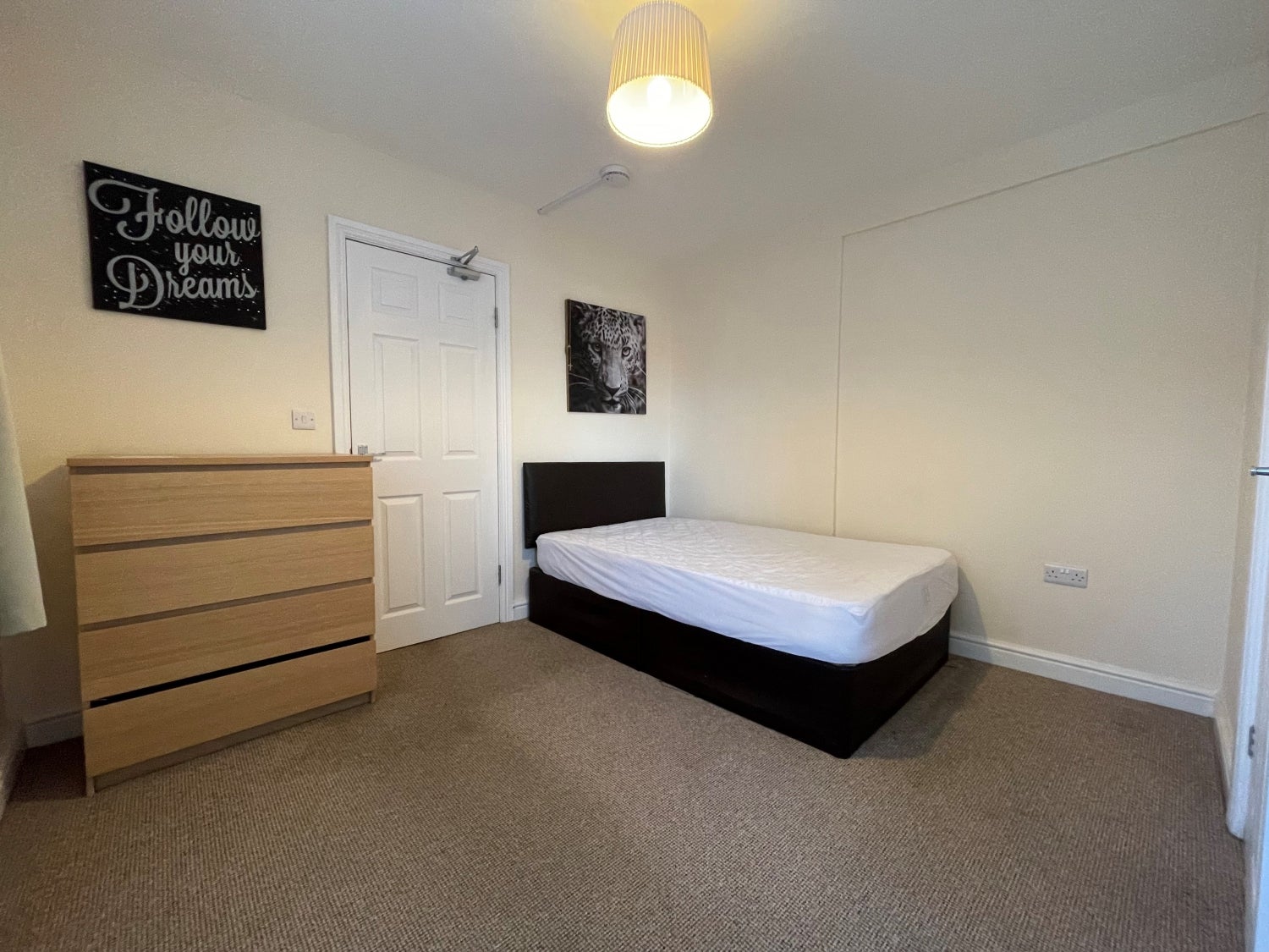 Flat Grove Mount in Wakefield