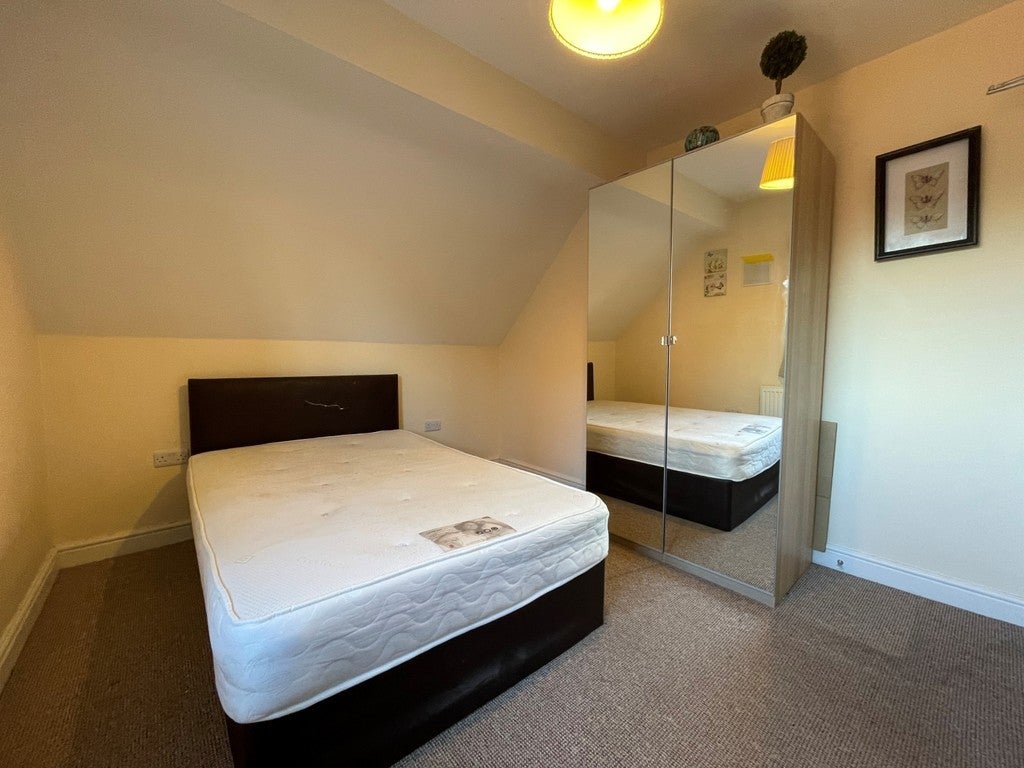 Flat Grove Mount in Wakefield