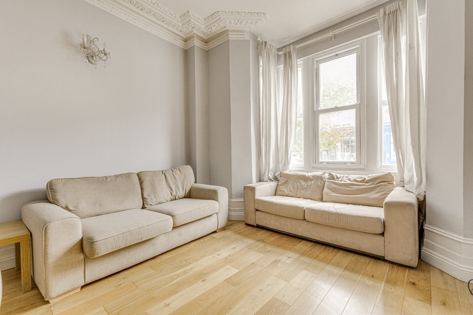 Flat Lavender Hill in Greater London
