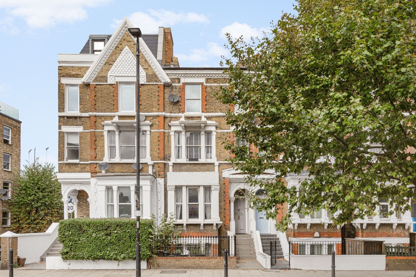 Flat Lavender Hill in Greater London