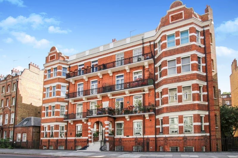 Room Nevern Square in Greater London