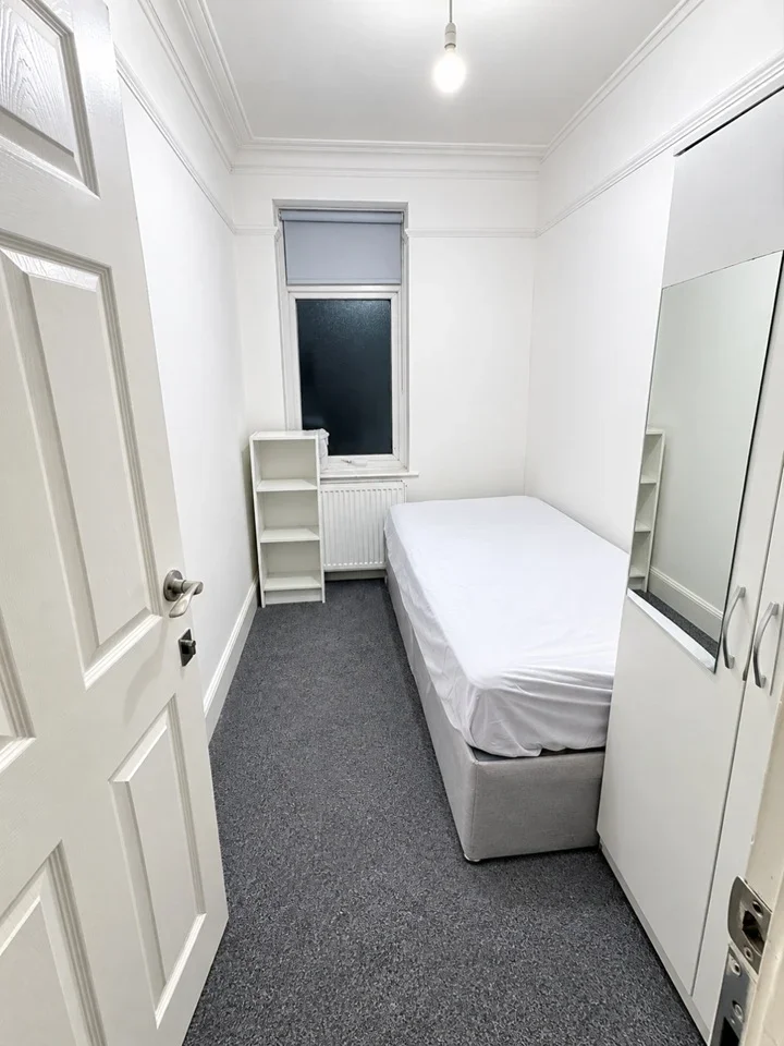 Room Babington Road in Greater London