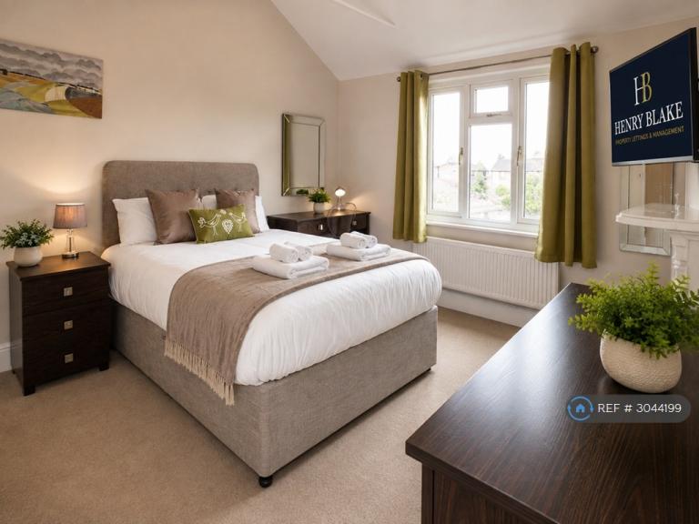 Room Brisbane Road in Reading
