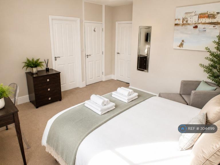 Room Brisbane Road in Reading