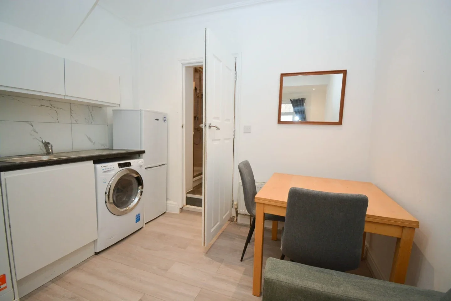 Flat Crownfield Road in Greater London