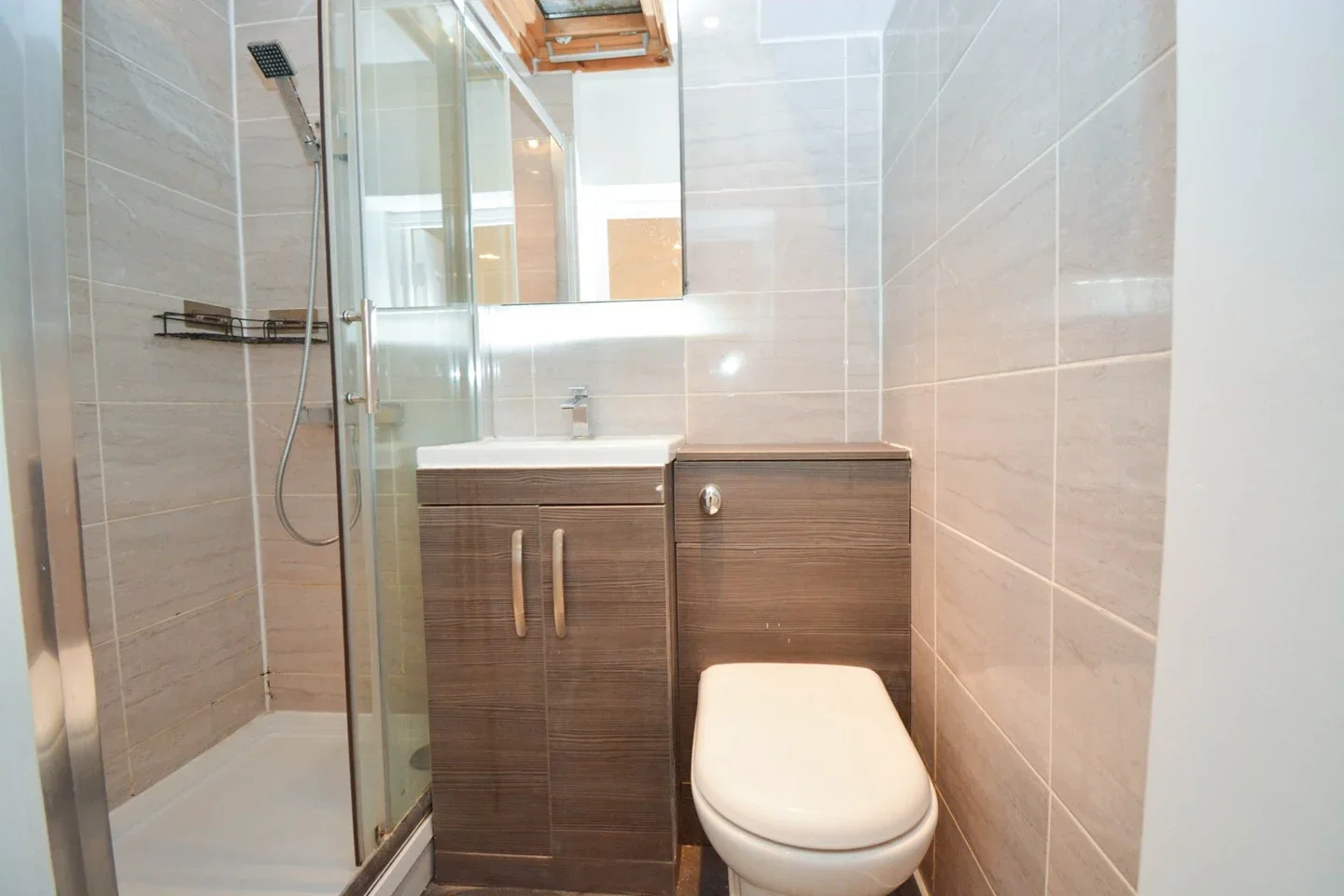 Flat Crownfield Road in Greater London