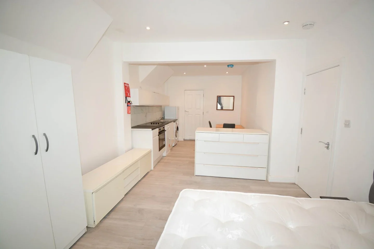 Flat Crownfield Road in Greater London