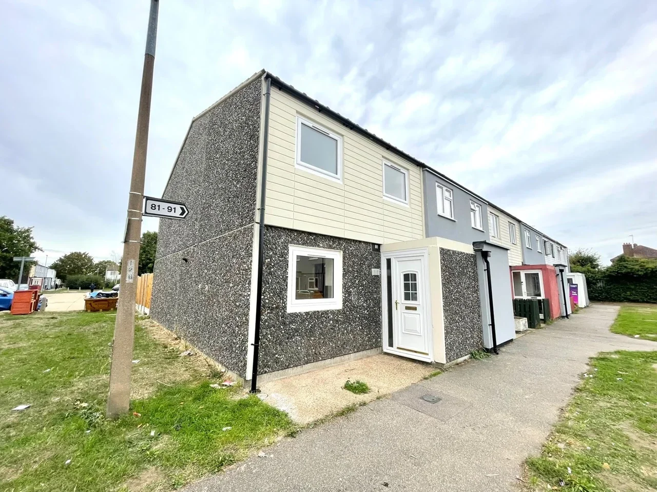 House Foxglove Road in South Ockendon
