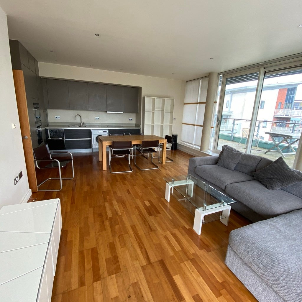 Flat Templefield Square in Birmingham