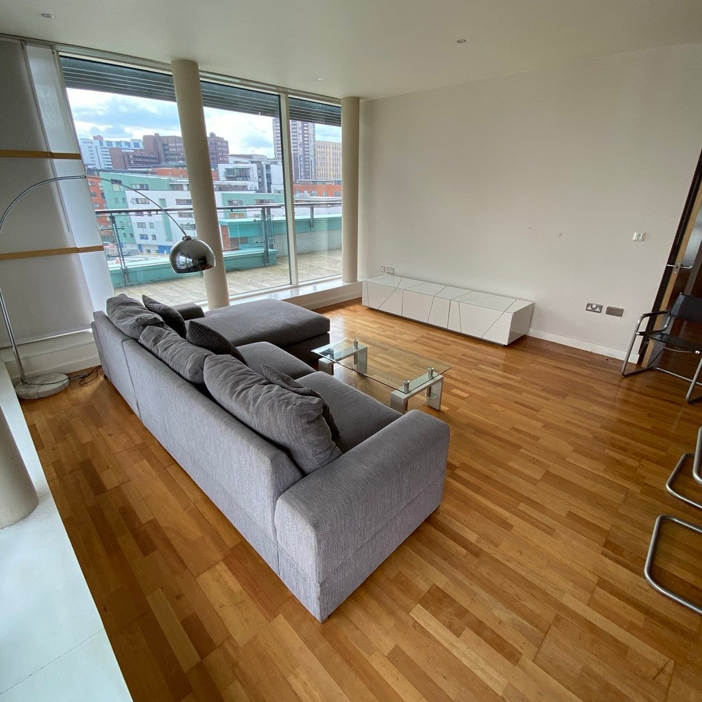 Flat Templefield Square in Birmingham