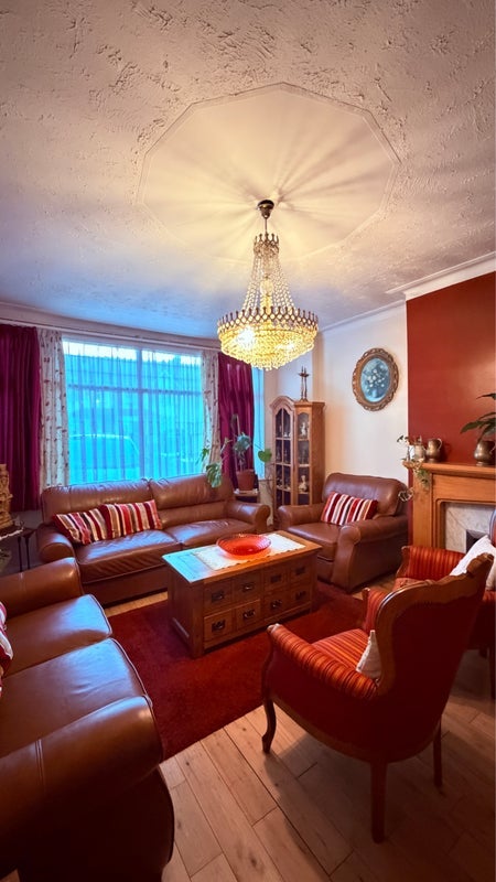 Room Oaklands Avenue in Greater London