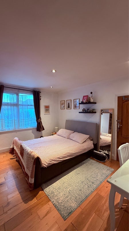 Room Oaklands Avenue in Greater London