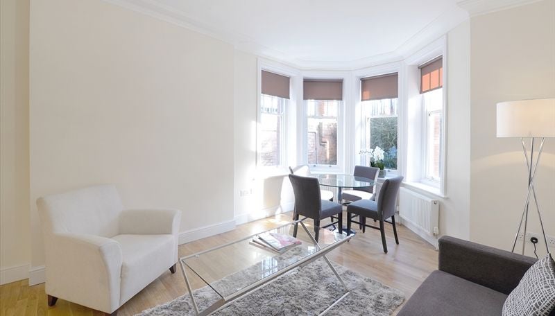 Flat Hammersmith Broadway in Greater London