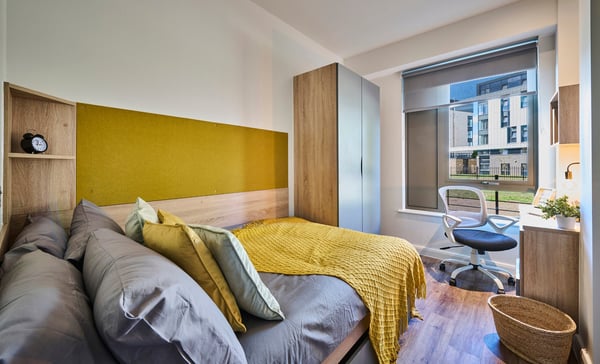 Room Deakins Place in Nottingham