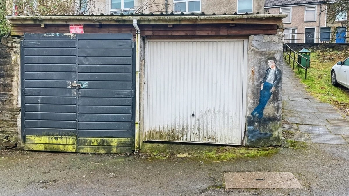 Flat Wood Road in Pontypridd