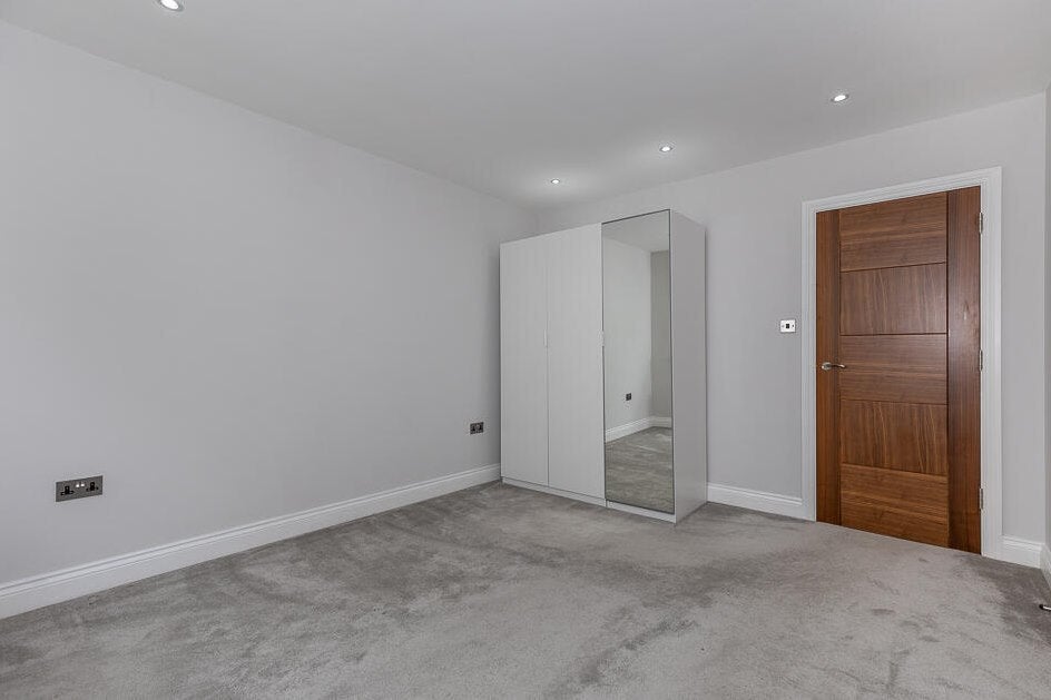 Flat Badminton Close in Greater London
