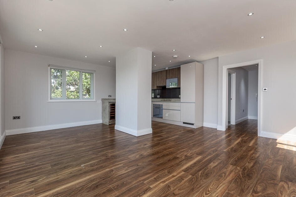 Flat Badminton Close in Greater London