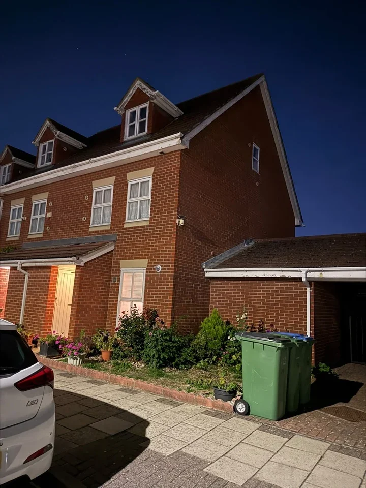 House Floathaven Close in Greater London