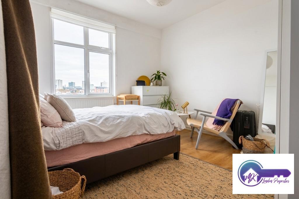 Flat Clifton Road in Greater London