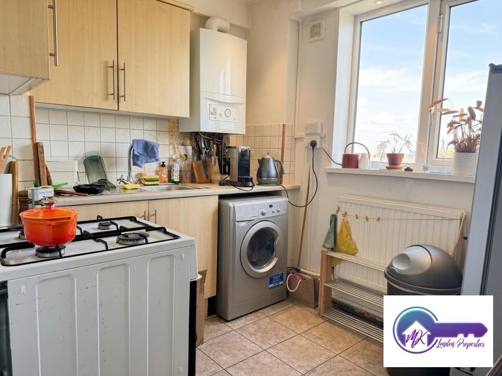 Flat Clifton Road in Greater London
