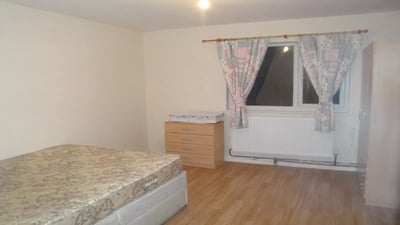 Flat Dennett Close in Nottingham