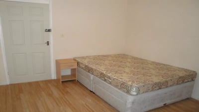 Flat Dennett Close in Nottingham
