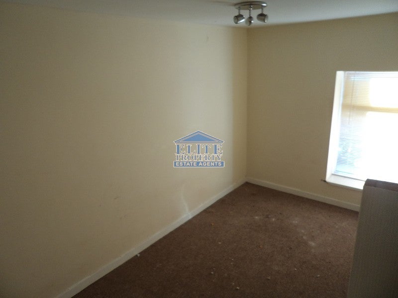 Flat Wyndham Street in Ogmore Vale