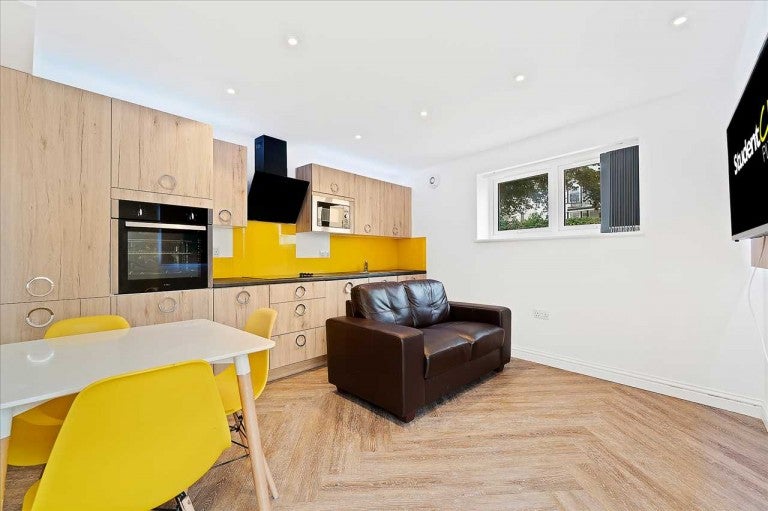 Flat Amity Place in Plymouth