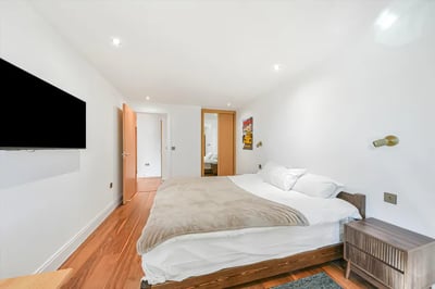 Flat Winchester Mews in Greater London