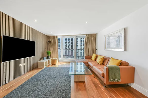 Flat Winchester Mews in Greater London
