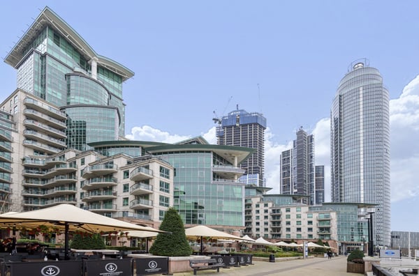 Flat Nine Elms Lane in Greater London
