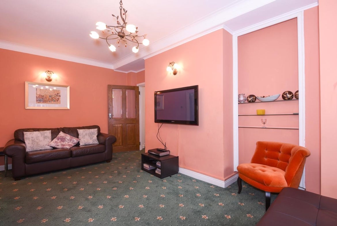 Flat Pembroke Road in Greater London
