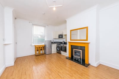 Flat Cardigan Avenue in Leeds