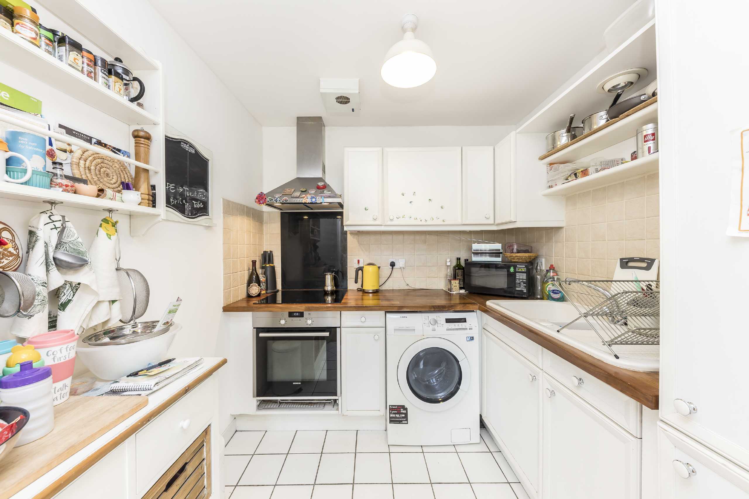 Flat Rotherhithe Street in Greater London