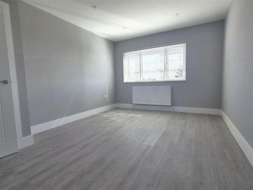 Flat Colyers Lane in Greater London