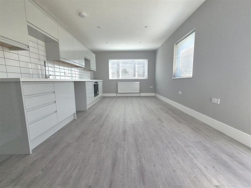 Flat Colyers Lane in Greater London