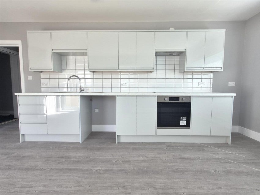 Flat Colyers Lane in Greater London